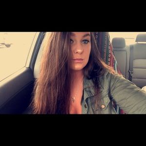 Meet your Posher, Emilee